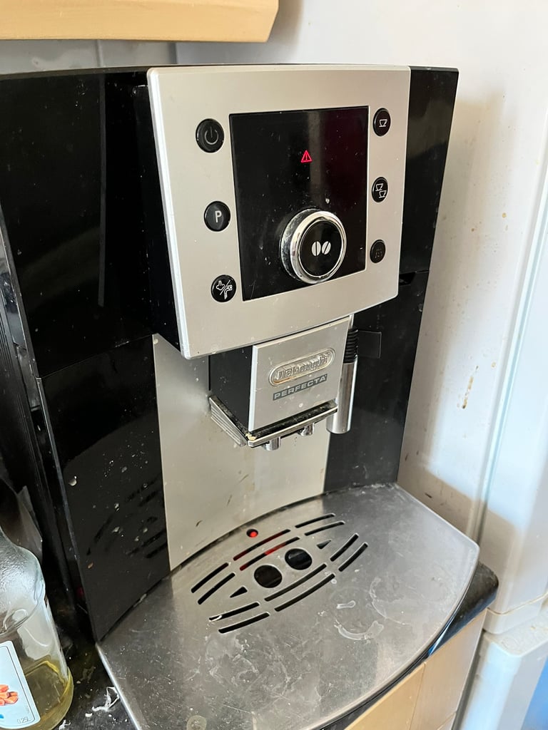 Delonghi Perfecta Bean to Cup coffee machine | in Bromley, London | Gumtree