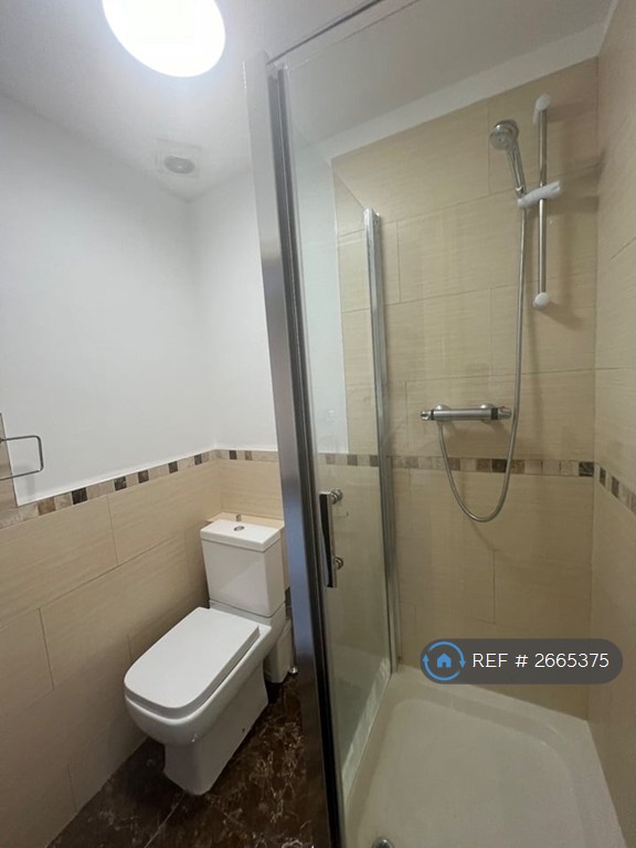 2 bedroom flat in Elmsley Road, Liverpool, L18 (2 bed) (#2665375)