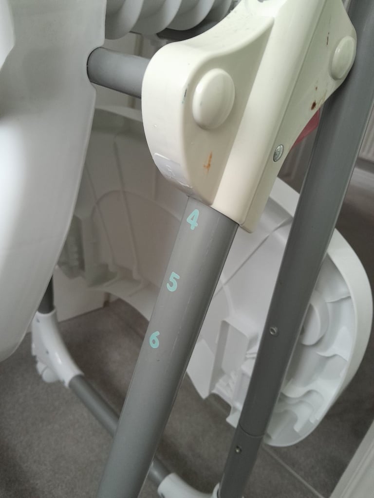 Highchair   Mammas & Pappas  £25