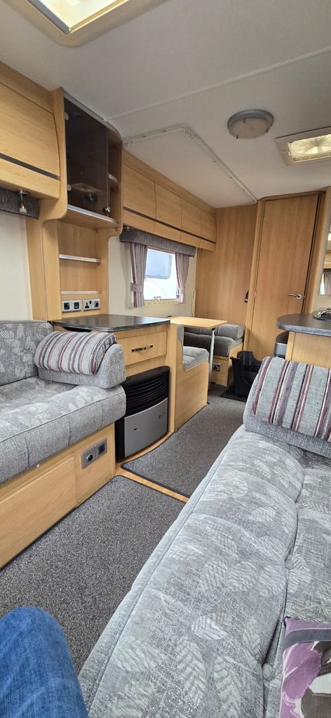 Coachman pastiche 524/4 berth 2011 motor mover fantastic condition large end bathroom