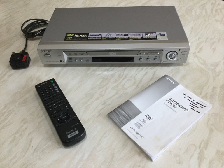 SONY DVP-NS700V SACD/DVD PLAYER - SILVER - BRAND NEW CONDITION!