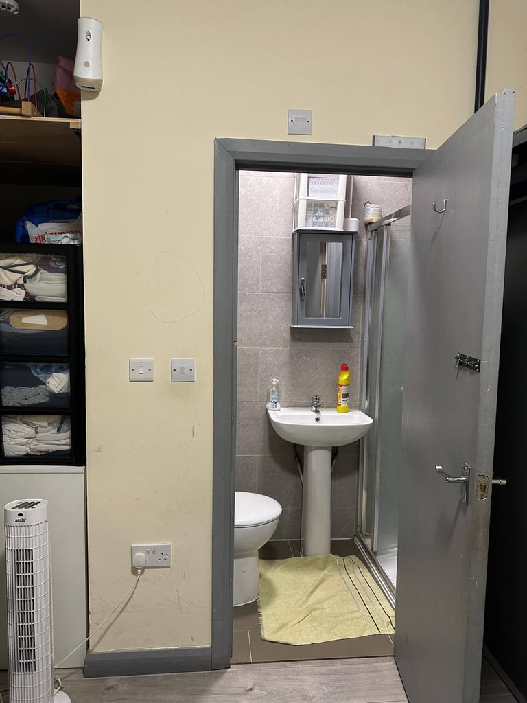 Studio Flat in Pinner Road Harrow HA1 4EX 