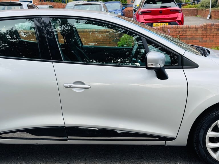 2016 Renault Clio DYNAMIQUE NAV DCI 5-Door Diesel