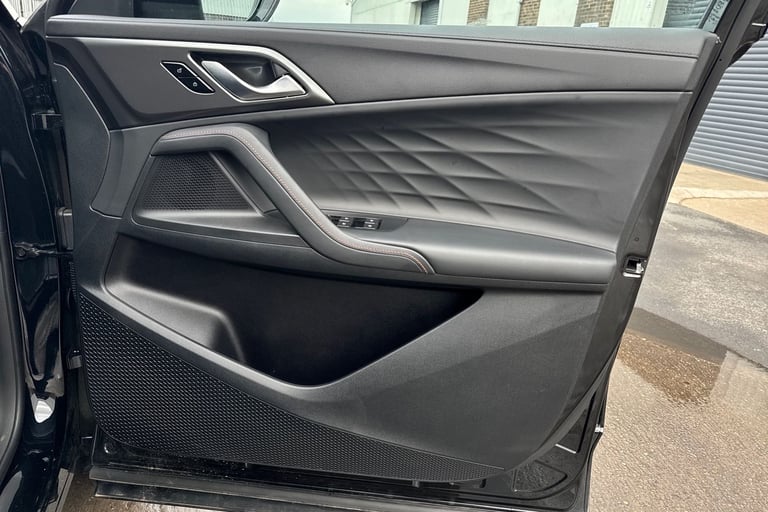 2025 MG MG HS 106287 Hatchback Petrol Automatic