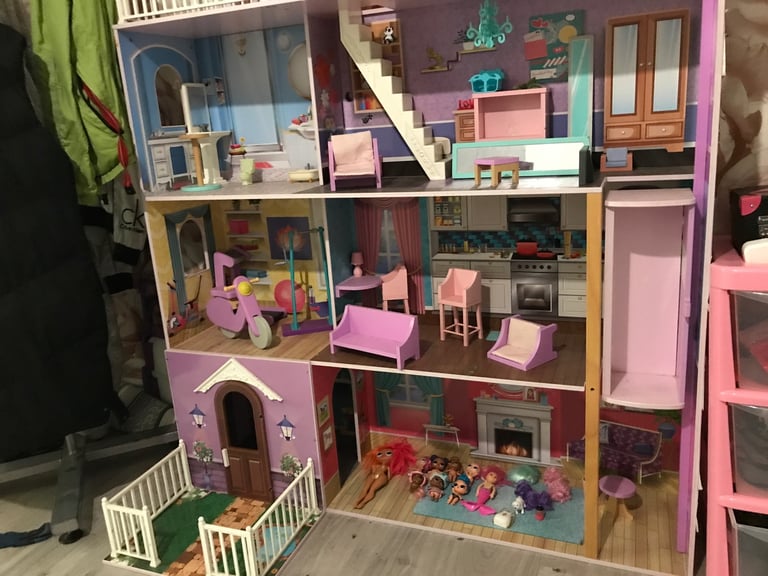 Dolls house large 