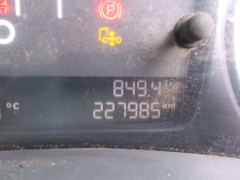 2014 (14) LEYLAND DAF CF 330 FLATBED WITH CRANE & BRICK GRAB. REAR LIFT STEER