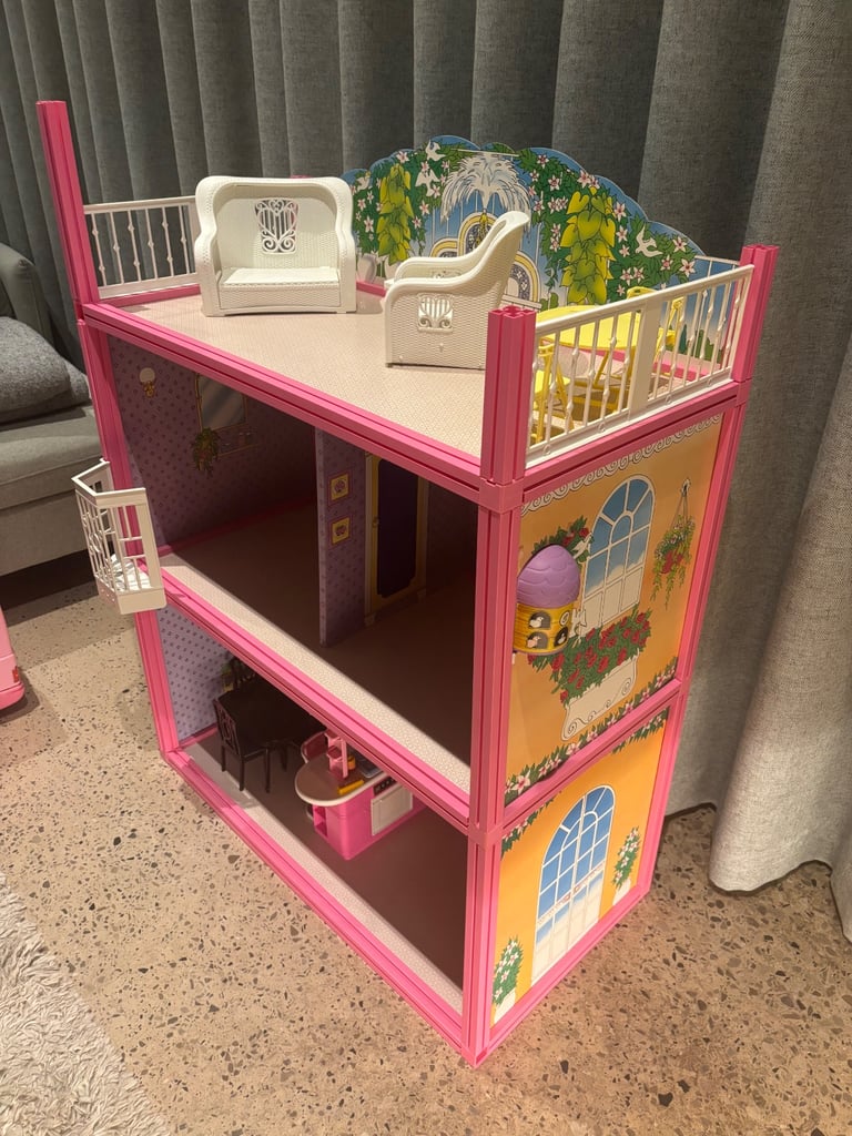 Barbie playhouse & van 