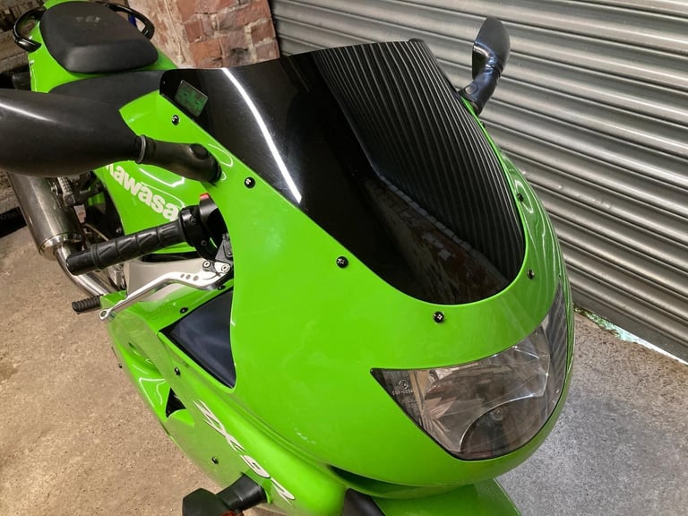 1998 Kawasaki ZX9R C1 NINJA (CLASSIC MOTORCYCLE) A VERY HONEST ORIGINAL BIKE !!