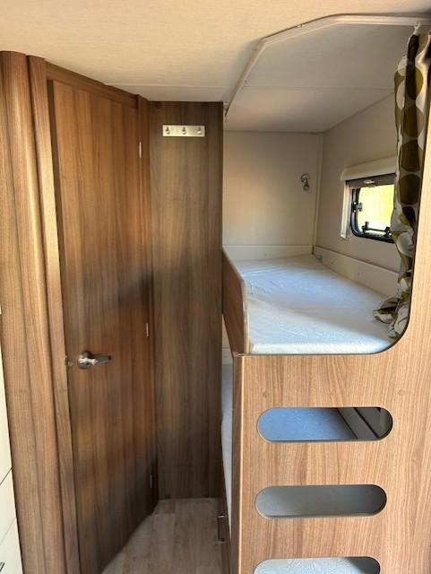 2016 LUNAR VENUS 580 6 BERTH BUNK BEDS CARAVAN