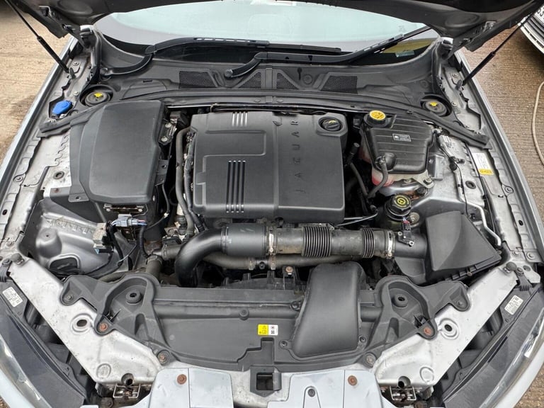 JAGUAR XF 2.2d Luxury Auto Euro 5 (s/s) 4dr 2011