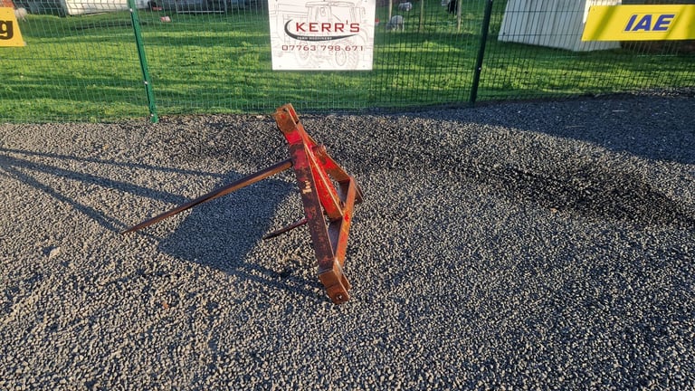 Tractor three point linkage foster single bale spike 