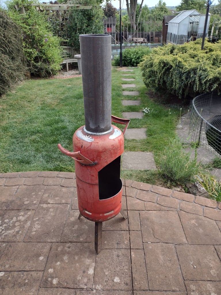 chimnea made out of 19kg gas bottle