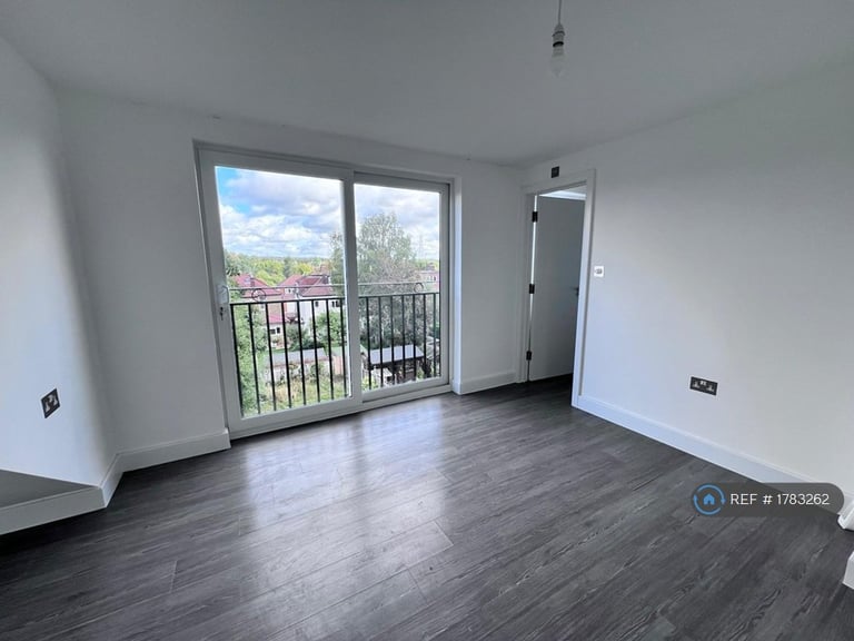 6 bedroom house in Mount Drive, London, HA2 (6 bed) (#1783262)