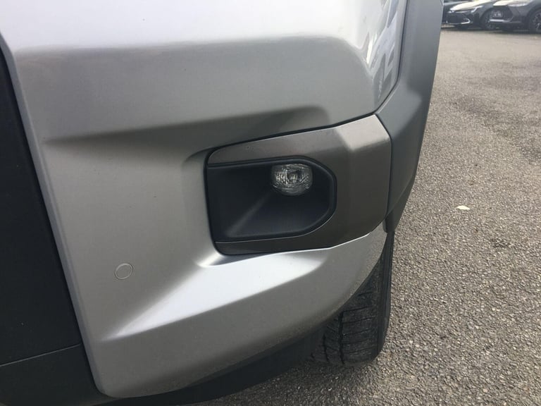 2023 Toyota Hilux 2.8 D-4D Invincible X Pickup Double Cab 4dr Diesel Auto 4WD Euro 6 (s/s) (2 Die...