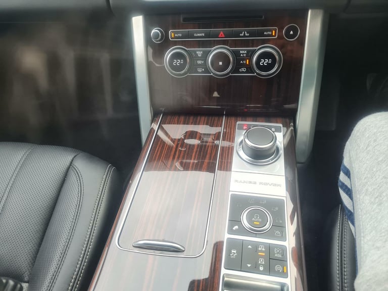 Land Rover Range Rover vogue SE AUTO 3.0 TDV6 Black pack FSH WITH LAND ROVER 