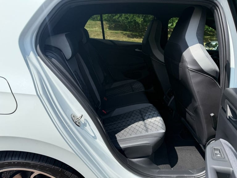 2023 Volkswagen Golf 2.0 TDI R-Line Hatchback 5dr Diesel DSG Euro 6 (s/s) (150 ps) Hatchback Dies...
