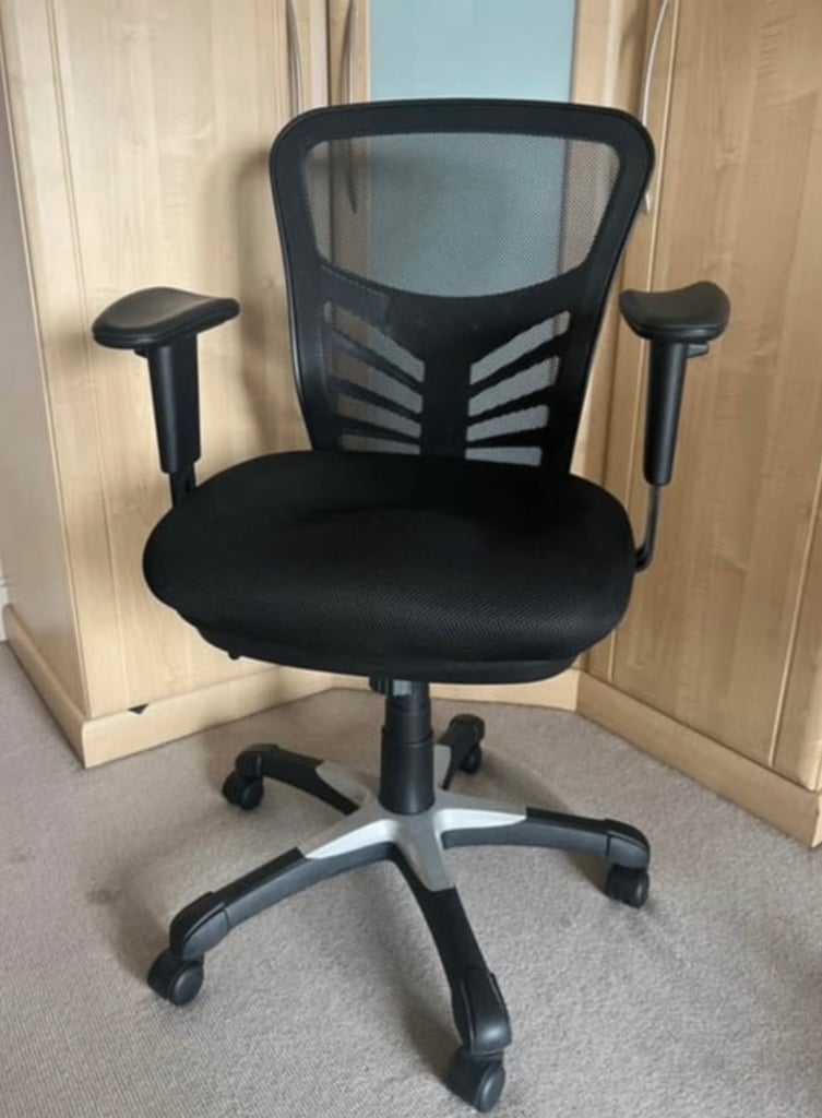 Office chair in black