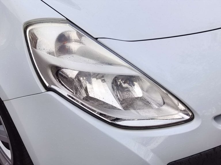 2009 Renault Clio 1.1 Clio Expression 16v 5dr Hatchback Petrol Manual