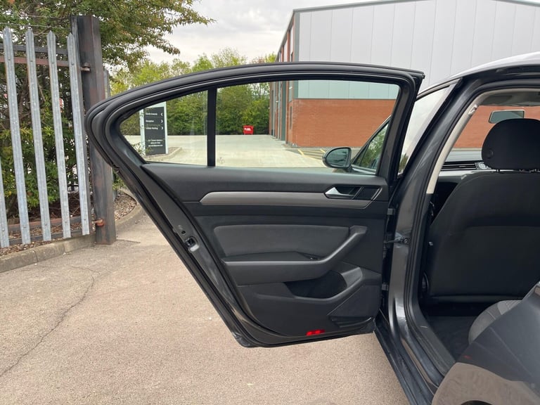 2015 Volkswagen Passat 1.6 TDI BlueMotion Tech S Euro 6 (s/s) 4dr SALOON Diesel Manual