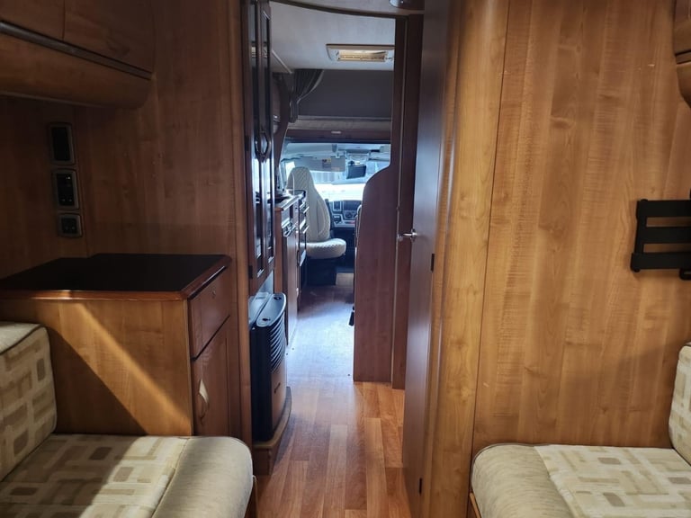 Auto-Trail Apache 700 6 berth motorhome DIESEL MANUAL 2010/60