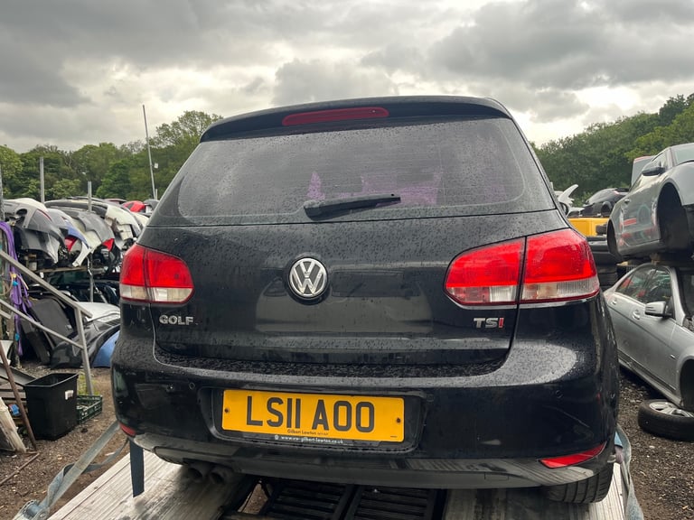 Volkswagen Golf mk6 1.4 automatic 2011 black BREAKING FOR PARTS 