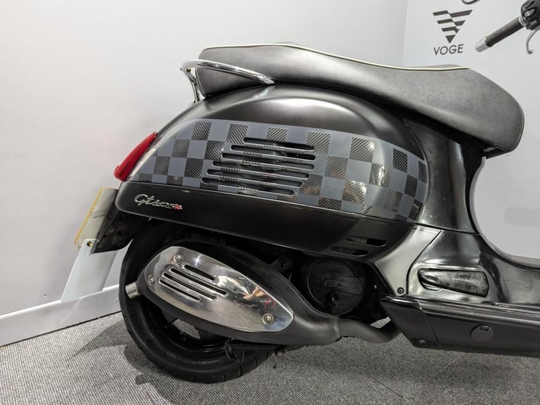 2012 (62) Piaggio Vespa GTS 125 in black