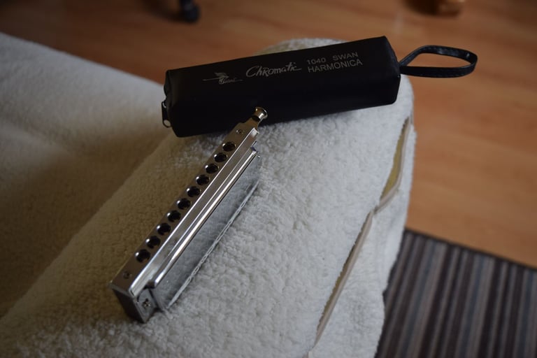 CHROMATIC HARMONICA