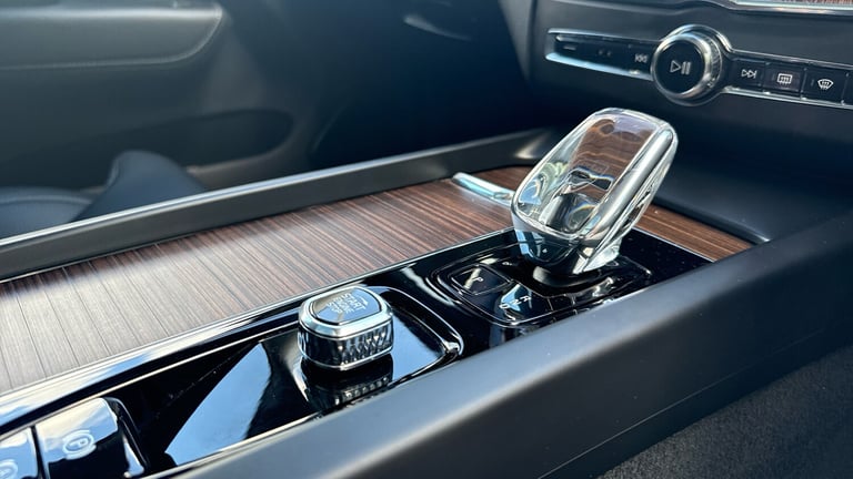 2023 Volvo XC60 2.0 T8 [455] RC PHEV Ultimate Dark 5dr AWD Gtron Estate Estate Hybrid Automatic