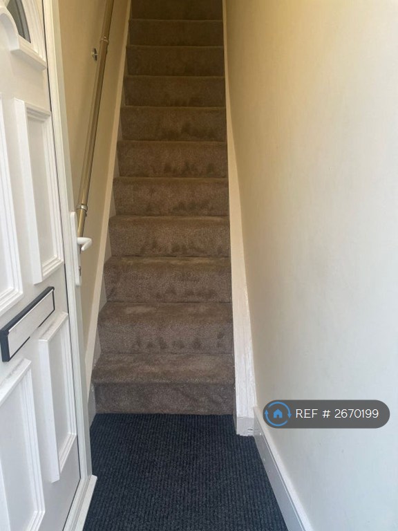 1 bedroom flat in Winchcombe Street, Cheltenham, GL52 (1 bed) (#2670199)