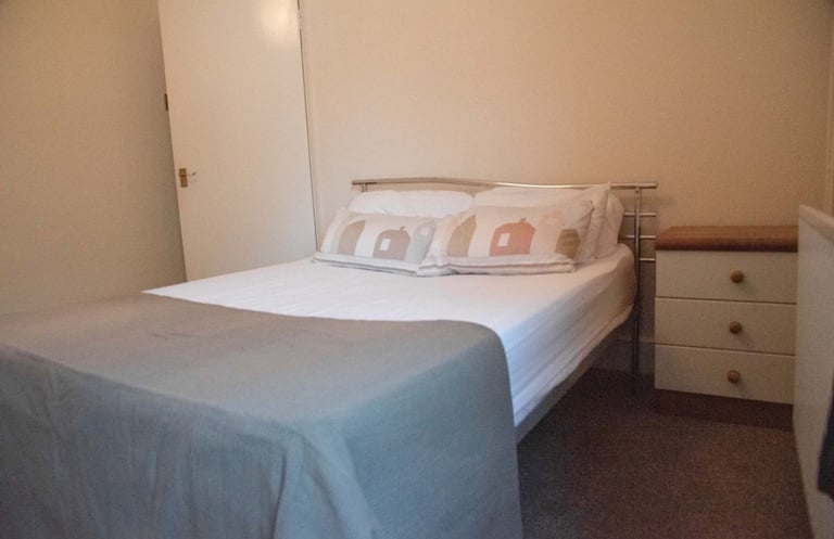 nice modern bright big double room,student,professional in west london, northolt