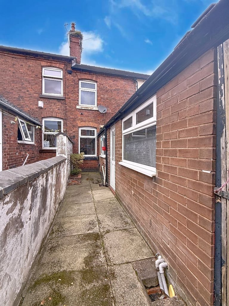 2 bedroom house in Shelton New Road, Stoke-on-Trent