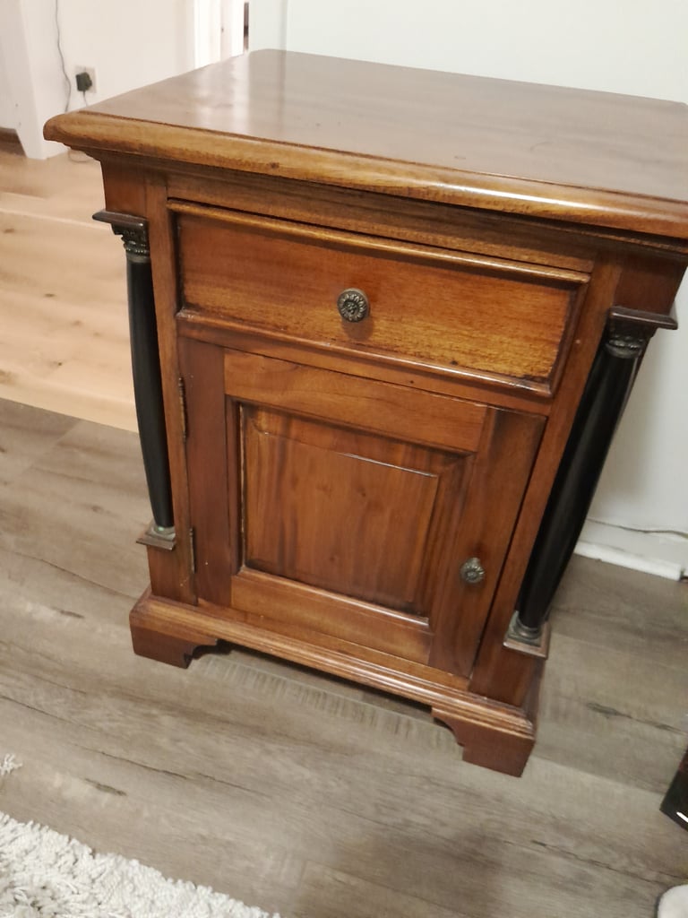 Small mahogany cupboard.