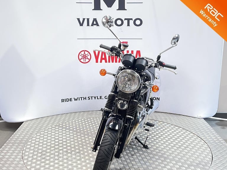TRIUMPH BONNEVILLE 865 - 2011 - 1900 miles