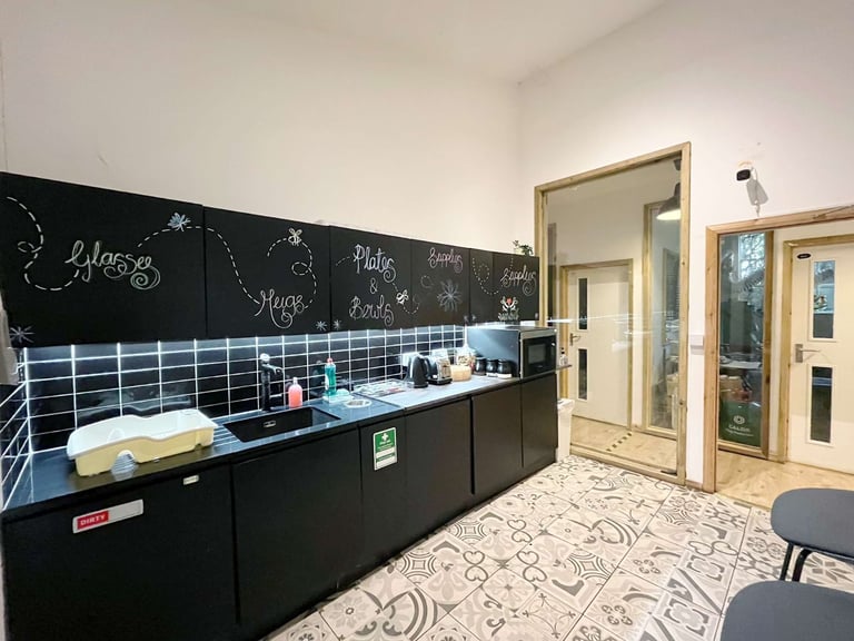 Creative Space | Beauty Room | Commercial Unit | Salon | Desk in Wimbledon South West London SW19