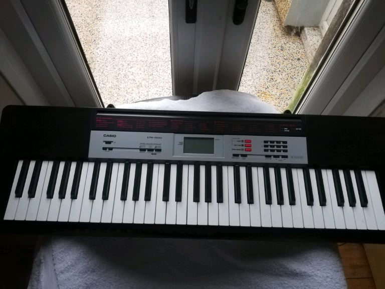Casio ctk 1500 keyboard with stand 
