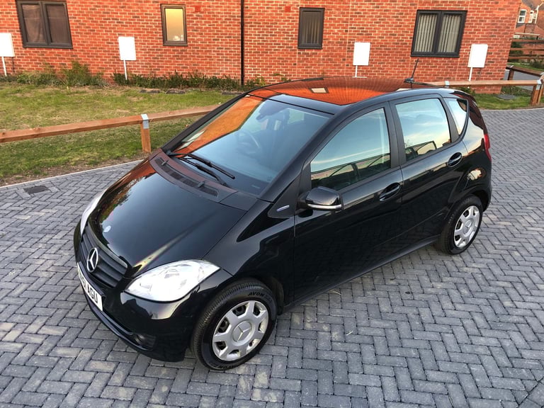 Mercedes-Benz (61) A Class A160 1.5 Petrol Classic SE 5dr. New MOT. Lady owners. ULEZ OK. Excellent.