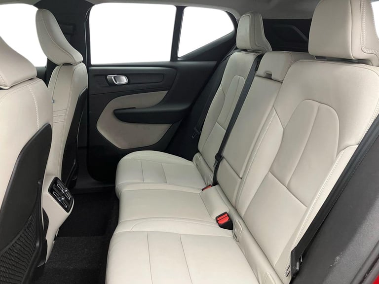 2020 Volvo XC40 2.0 B4P Inscription Pro 5dr Auto Estate Automatic