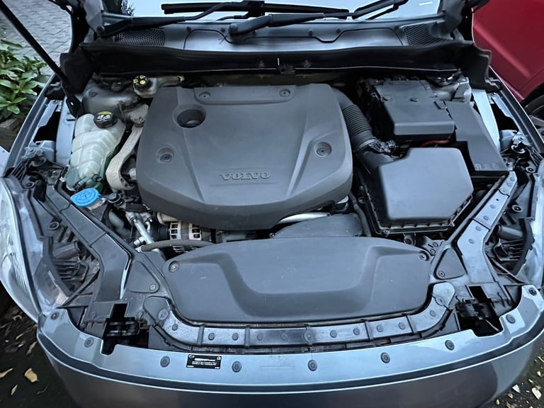 Volvo, V40, Hatchback, 2016, Semi-Auto, 1969 (cc), 5 doors