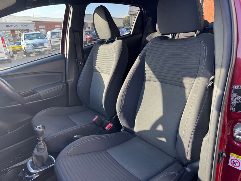 2017 Toyota Yaris 1.3 Yaris Design VVT-i 5dr - NATIONAL DELIVERY* Hatchback Petrol Manual