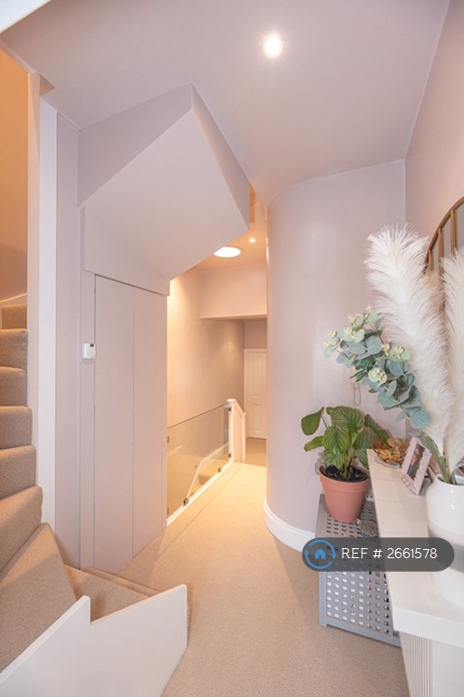 2 bedroom flat in Cavendish Road, London, SW12 (2 bed) (#2661578)