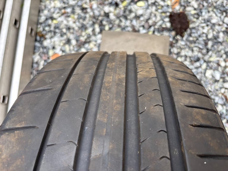 Pirelli 235/35/19 tyre