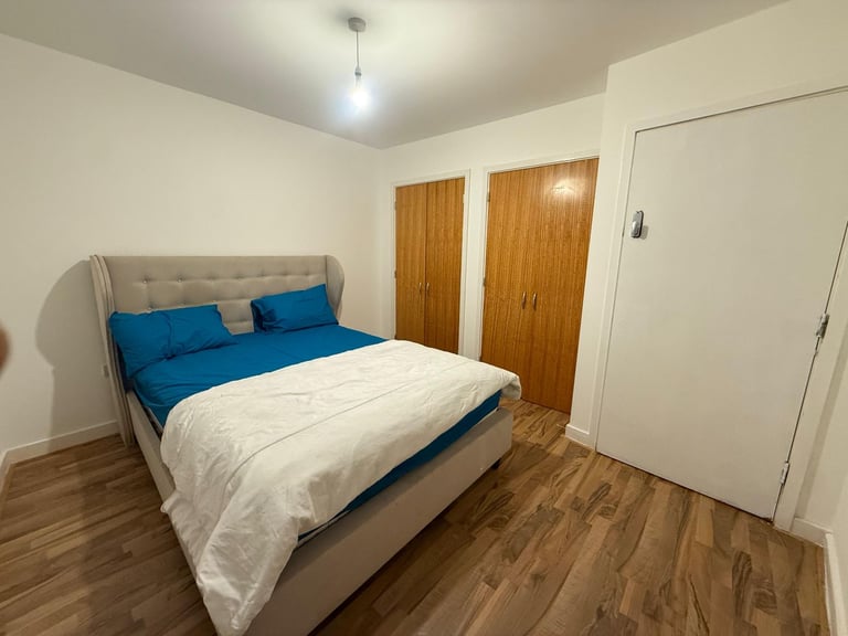 Spacious & Cosy Ensuite Room for Rent in - UB5 6FQ
