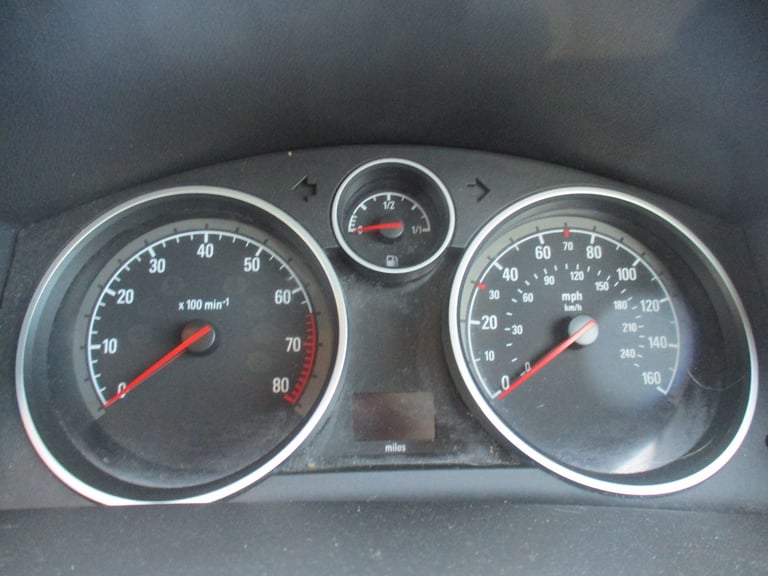 VAUXHALL ASTRA 1.6 PETROL 5 DOOR. 12 MONTHS MOT. RECENT SERVICE. TIMING BELT DONE.