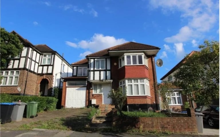 5 Bed 2 Bath Semi Detached house to rent in Wembley-BARN HILL