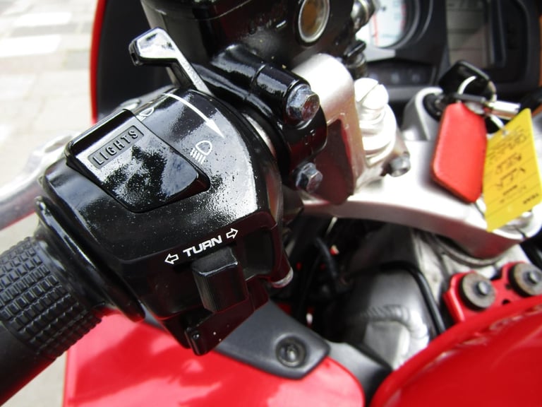 HONDA VFR 800 * LOW MILEAGE 12,000 * WITH BOX * AMAZING CONDITION *YEARS MOT *