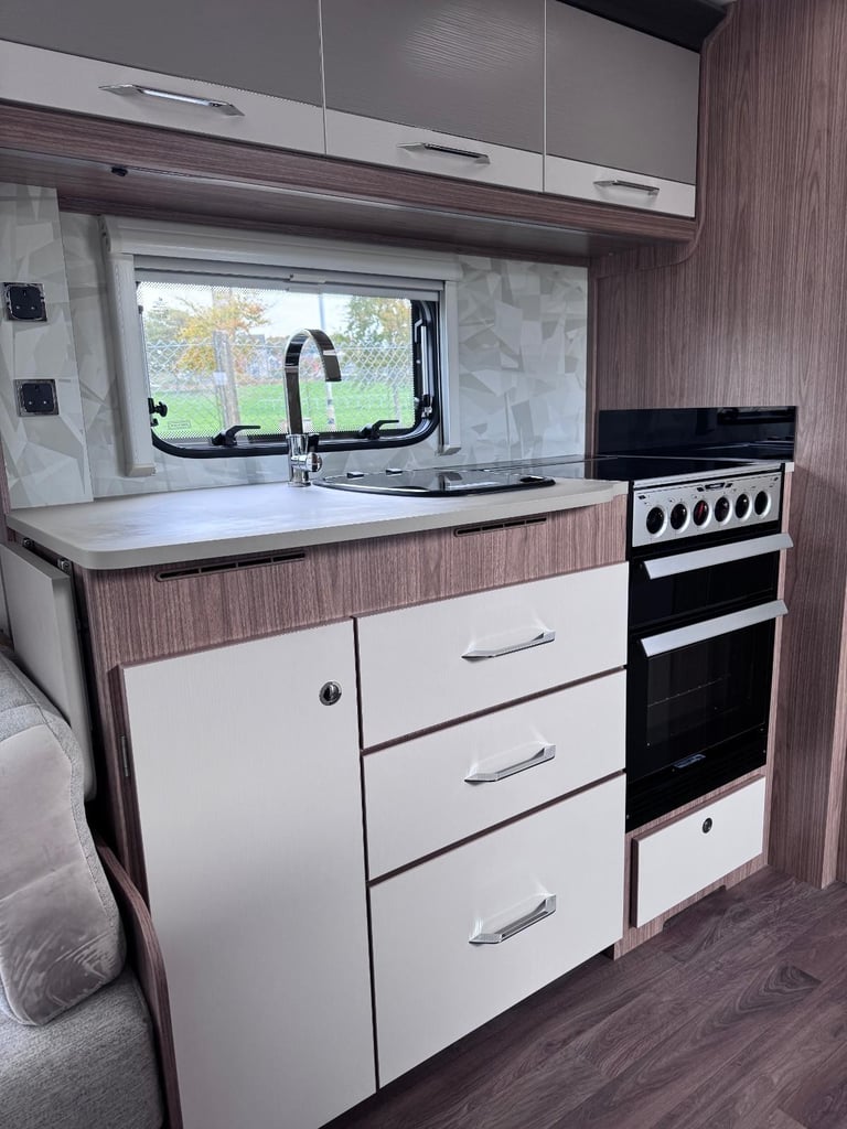 Coachman VIP 460, Yr. 2019, 2 Berth, mover, air awning 