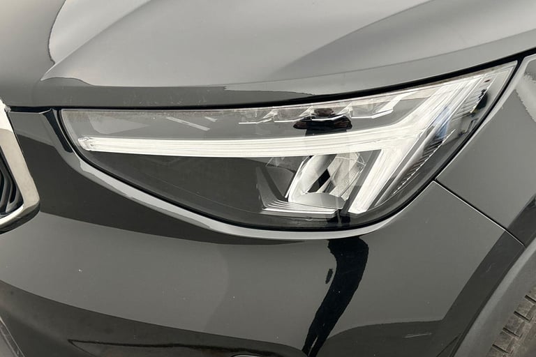 2023 Volvo XC40 Core, B3 mild hybrid, Petrol ESTATE Petrol/Electric Hybrid Automatic