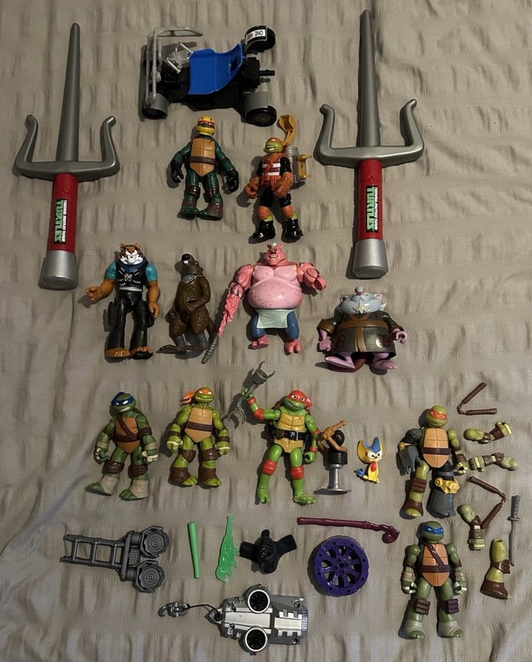 TMNT Teenage Mutant Ninja Turtles Bundle Including Buggy Weapons + 11 Figures