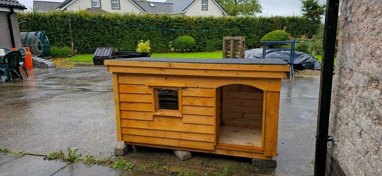Brand New Large dog kennels with porch and window