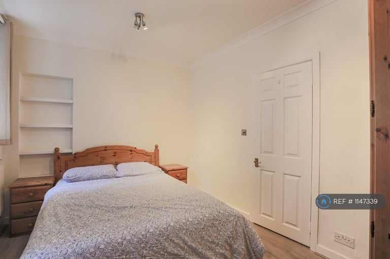 2 bedroom flat in Norwood Road, London, SE24 (2 bed) (#1147339)